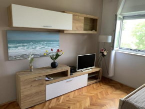 Apartment 877-1